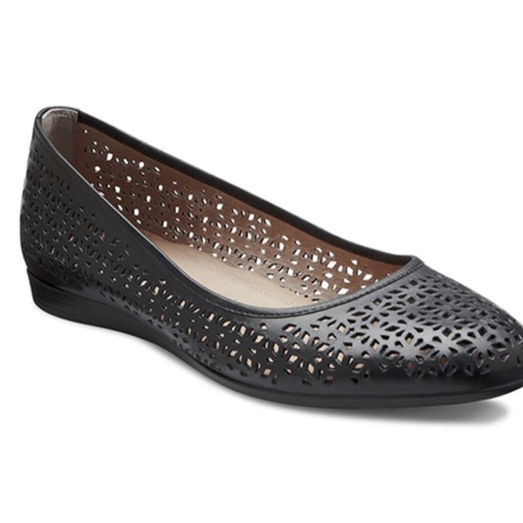 ECCO Black Touch Laser Cut Ballerina Leather flats Size 39
US Size 8 - Picture 3 of 6